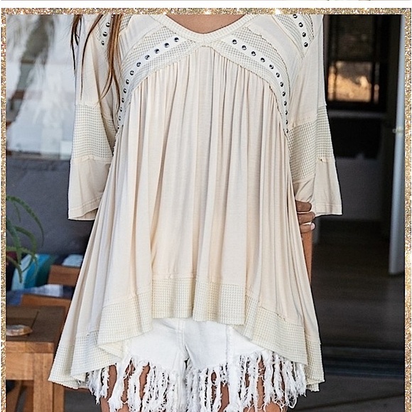 🆕🌿🤍POL: CREAM Top w/Studs SMALL - Picture 3 of 9